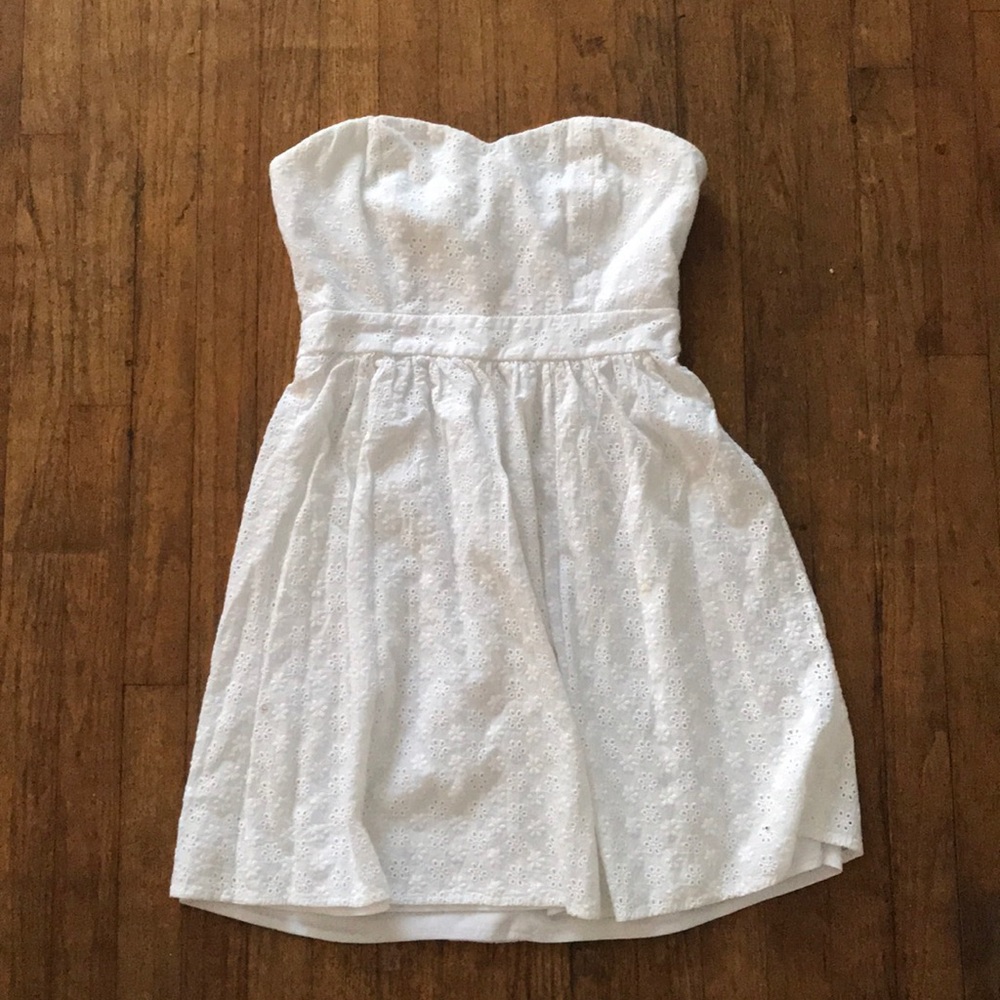 White, strapless dress